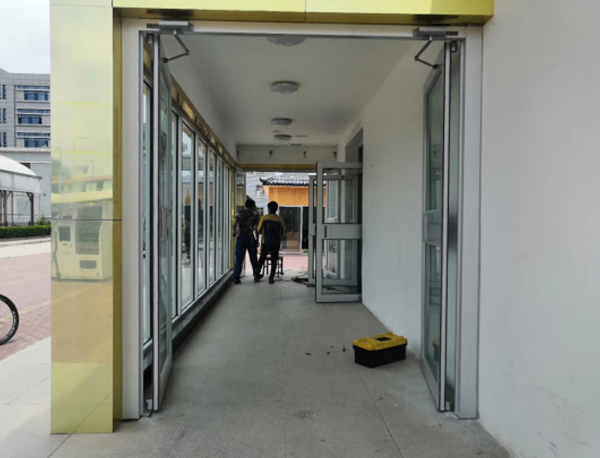 蘭州大學(xué)榆中校區(qū)肯德基門